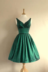 Bridesmaid Dresses Tulle, V Neck Green Short Handmade Charming Homecming Simple Homecoming Dresses